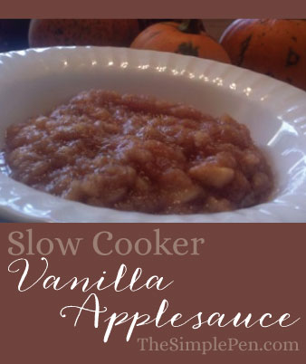 Slow Cooker Vanilla Applesauce || TheSimplePen.com